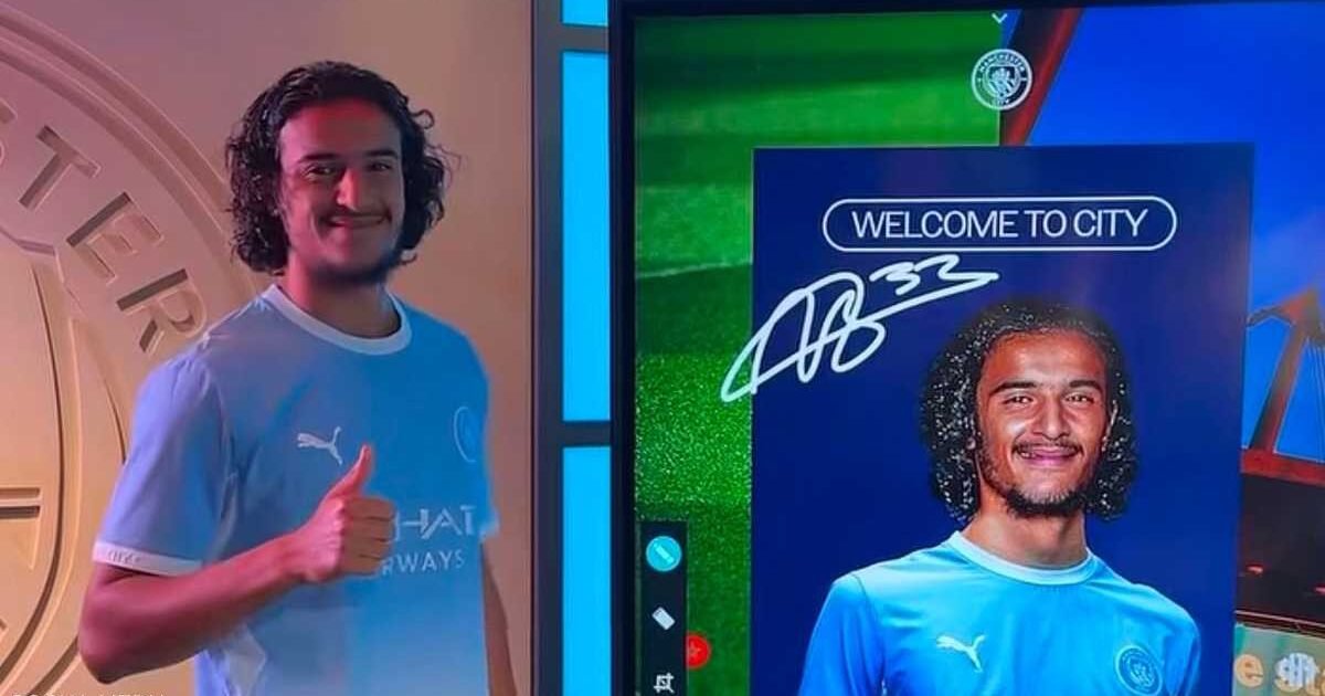 ليل يودع مواهبه أيوب بوعدي بعد انتقاله إلى مانشستر سيتي - صورة مميزة ليل يودع مواهبه أيوب بوعدي بعد انتقاله إلى مانشستر سيتي